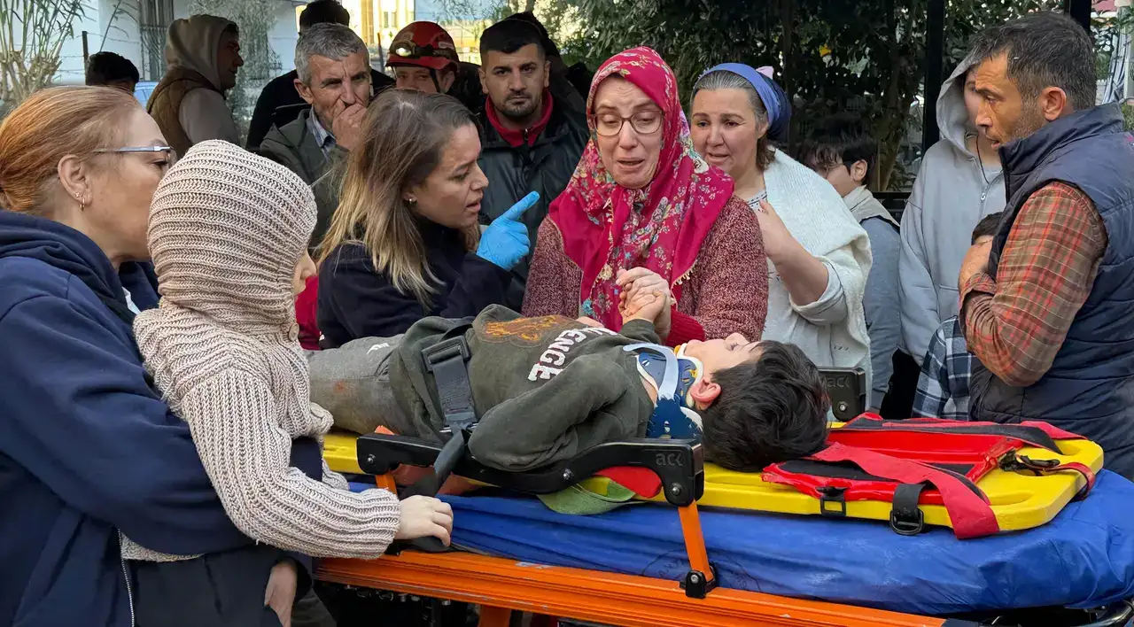 Muratpaşa’da 6 Yaşındaki Çocuk Foseptik Çukuruna Düştü! 7